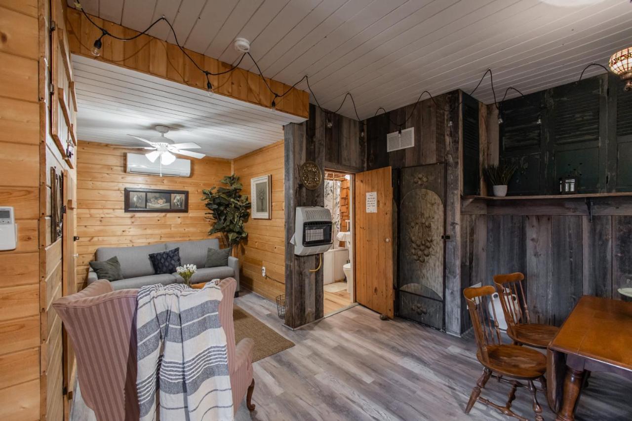 Riverside Log Cabin W Hot Tub Fire Pit Huge Deck Rileyville Exteriér fotografie