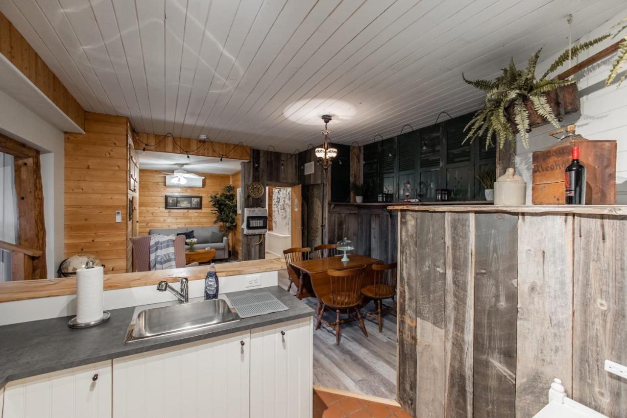 Riverside Log Cabin W Hot Tub Fire Pit Huge Deck Rileyville Exteriér fotografie